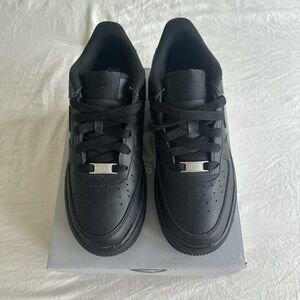 Black Nike Air Force 1 Size 5 Youth Shoes